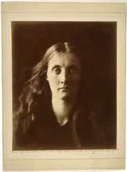 Julia Jackson forfra «Stella»