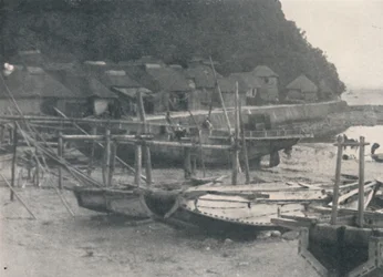Tai-no-ura - Små huse på en kant af sand med fiskerbåde, c1900, 1921