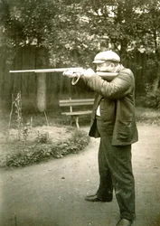 Russisk forfatter Alexander Kuprin skyder, Gatchina, Rusland, begyndelsen af det 20. århundrede.