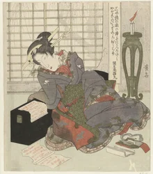 En geisha læner sig op ad sin shamisens æske