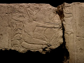 Kalksten fra Sakkara af at slå fjender:18. dynasti; Ny Rige; Egypten; Tut; Tuta..., 2009 (foto)