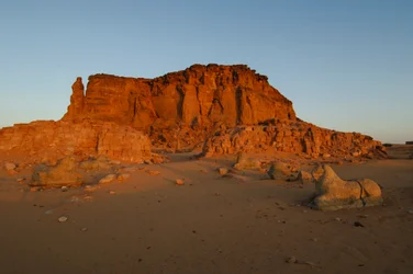Månenedgang og solopgang, Taharka-templet, Ram-porten, Gebel Barkal, tempelkomplekset, Farao, 2007 (foto)