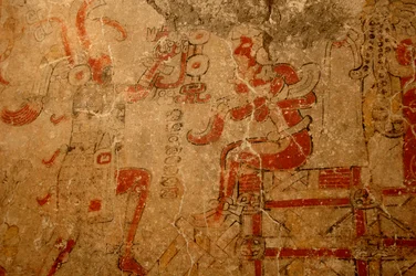 Præst kroner kongen på tronbestigelsestronen, tidligt førklassisk vægmaleri, Maya; Maya..., 2002 (foto)