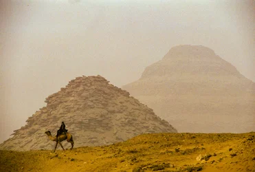 Saqqara; Teti pyramiden; 6. dynasti; Djoser pyramiden (i baggrunden); Egypten