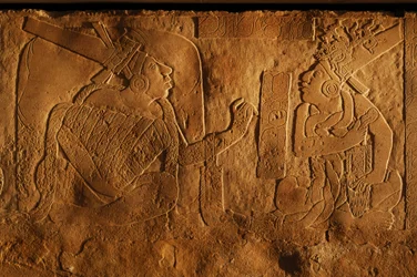 Tronbænk i tempel 19, Palenque, Mexico, udskæring af Akhal Mo Nab, 2005 (foto)