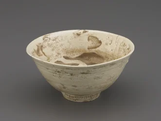 Teskål (koraijawan), anden halvdel af 1500-tallet (porcelæn med gennemsigtig glasur, reparationer af guldlak)