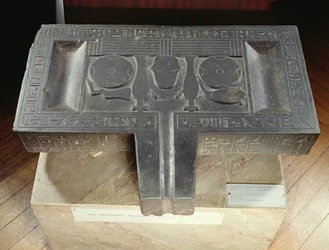 Votivtabel over Hor-ir-aa, Saite (basalt)