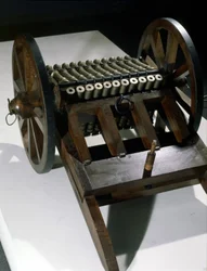 Kanon med 33 roterende løb, model efter Leonardo da Vincis tegning (Leonardo da Vinci). Museum for Videnskab og Teknologi, Milano.