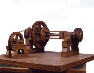 Træmodel (model) af tandhjul og hjul er baseret på designet af Leonardo da Vinci (Leonard de Vinci) (1452-1519) Museum of Science and Technology, Milano.