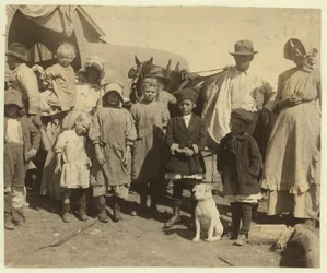Omrejsende bomuldsplukkere forlader en gård nær McKinney, Texas efter at have plukket halvanden balle bomuld om dagen, 1913