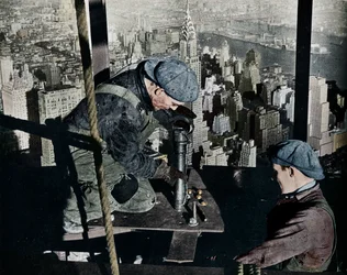 Nitter de sidste bolte på The Morning Mast of the Empire State Building, c1931
