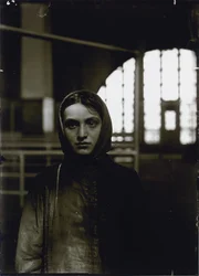 Ung russisk jødekvinde, Ellis Island, 1905