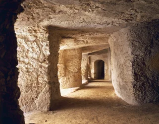 Gang udhugget i kalksten i Euryalus Slot, 402-397 f.Kr., bygget til defensive formål af Dionysius Ældste, Syracusa, Italien, oldgræsk civilisation, Magna Graecia, 5.-4. århundrede f.Kr.