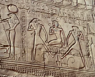 Indvendige vægrelieffer, der viser ofringer til guderne, detaljer, der viser unge Ramses II med guderne Thoth og Horus