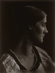 Julia Jackson, lille profil