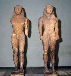 Marmorstatuer, der forestiller brødrene Kleobis og Biton, græsk civilisation, 6. århundrede f.Kr.