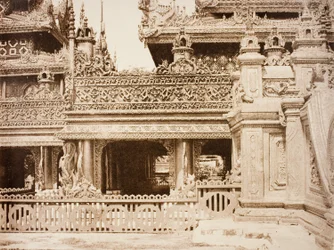 nr. 92. Amerapoora. En anden del af balkonen på Kyoung nr. 86 [Maha-too-lo-Bounghian Kyoung].