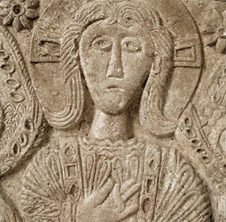 Middelalderens arkæologi (middelalderen). Barbarkunst fra Lombardiet: detalje af Kristus, lavrelief af hertug Rachis alter. Skulptur, Lombard kunst, 737-744. Cividale del Friuli, Chretien Museum, katedralens skat