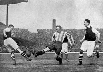 Action fra en Arsenal mod Sheffield United fodboldkamp, c1927-1937.