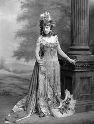 Fru Algernon Bourke 1870-1967, født Guendoline Irene Emily Sloane-Stanley..., 1897.