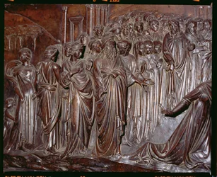 The Shrine of St. Zenobius, detalje af mængden fra Strozzi-drengens mirakel, c.1432-42 bronzedetalje af 97641
