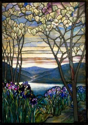 Magnolia og iris, ca. 1908 (blyholdigt favrile-glas)