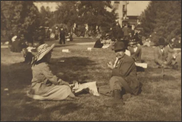 [Scene i en park, muligvis et selvportræt]