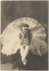 [Ung ballerina med fe-vinger]