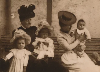 Kvinder og børn, 1937