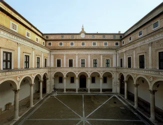 Indre gårdhave i Palazzo Ducale i Urbino. 1472. Foto fra 1999
