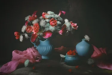Stemningsfuldt blomsterstilleben