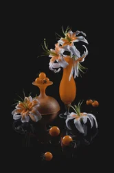 Stilleben med orange liljer