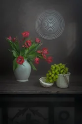 Røde tulipaner, grønne druer