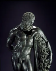 Græsk kunst: »Herakles i hvile«, detalje. Bronzeskulptur tilskrevet Lysippos fra Sikyon (395-305 f.Kr.), 4. århundrede f.Kr. Fra Hercules Curinus-helligdommen i Sulmona. Det Nationale Arkæologiske Museum, Chieti, Italien