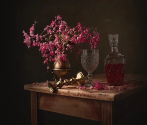 Elegant lyserødt stilleben