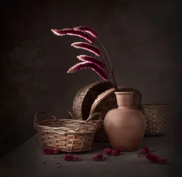 Stemningsfulde blomster og kurve