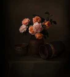 Stilleben med en stemningsfuld rose