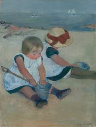 Børn, der leger på stranden