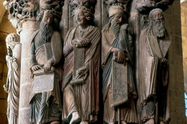 Detalje af Herlighedens portico: gruppe af profeter (fra højre mod venstre Moses, Esajas, Daniel og Jeremias). Udført af mester Mateo (1188). Interiør i katedralen i Santiago de Compostela, Santiago de Compostela