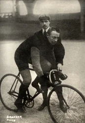 Portræt af den belgiske cykelrytter Julian Van Der Born ( 1872 ,  ) (fotografi)