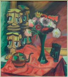 Stilleben med masker og blomster