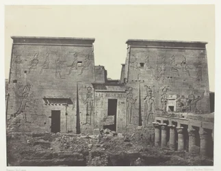 Drômos og Philônes, Isis