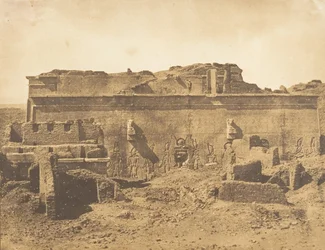 Bageste facade af Dendera Tentyris store tempel, 1849-50.