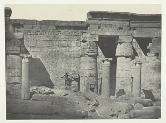 Medinet-Habou, Peristyle af Ramses-Méiamoun-paladset, Theben, 184951, trykt 1852.