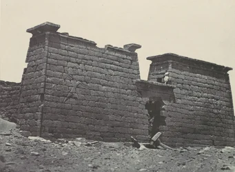 Nubien. Hemi-Spéos af Sébour. Pyloner, 1850.