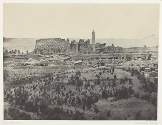Paladset i Karnak, samlet udsigt over ruinerne, set fra øst; Theben, planche 31 fra albummet «Egypten, Nubien, Palæstina og Syrien» (1852)