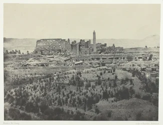 Karkak Palace, General View of the Ruins, Looking East, Theben, 184951, trykt 1852.