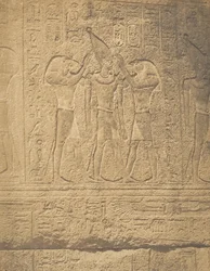 Udvendige skulpturer af granithelligdommen i Karnak-paladset Sacre de Philippe-Ar..., 1849-50.