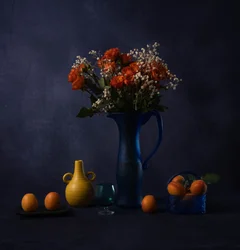 Stemningsfulde blomster og abrikoser