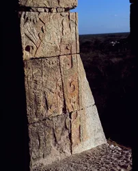Detalje af en frise af en kriger, El Castillo